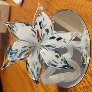Elegant Glass Flower Art Piece